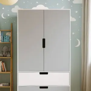 Детский шкаф на сплошной опоре.